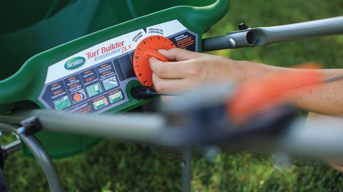 Turf Builder Deluxe Edgeguard Broadcast Spreader, 15,000 sq. ft.