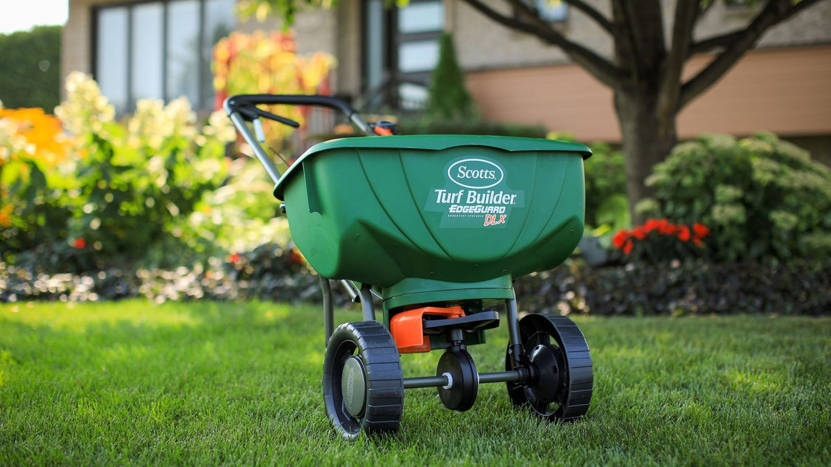 Turf Builder Deluxe Edgeguard Broadcast Spreader, 15,000 sq. ft.