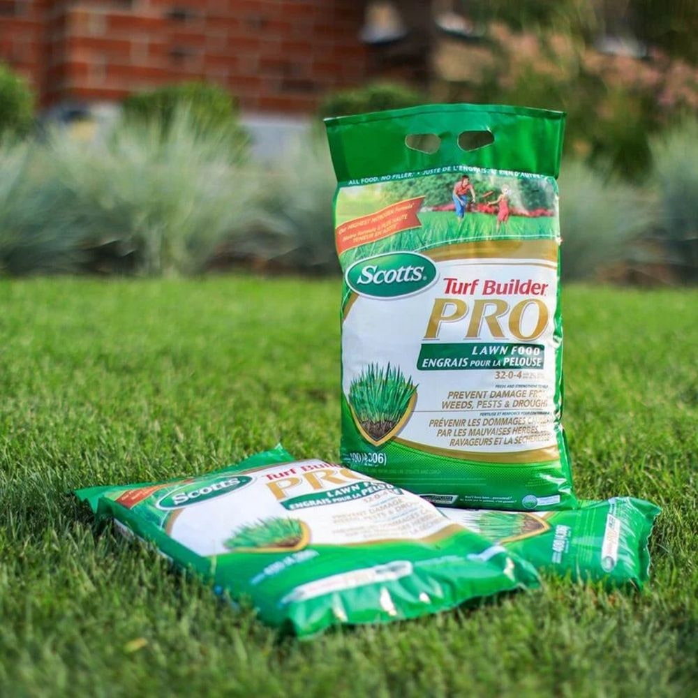 Turf Builder PRO Lawn Fertilizer, 400-m2